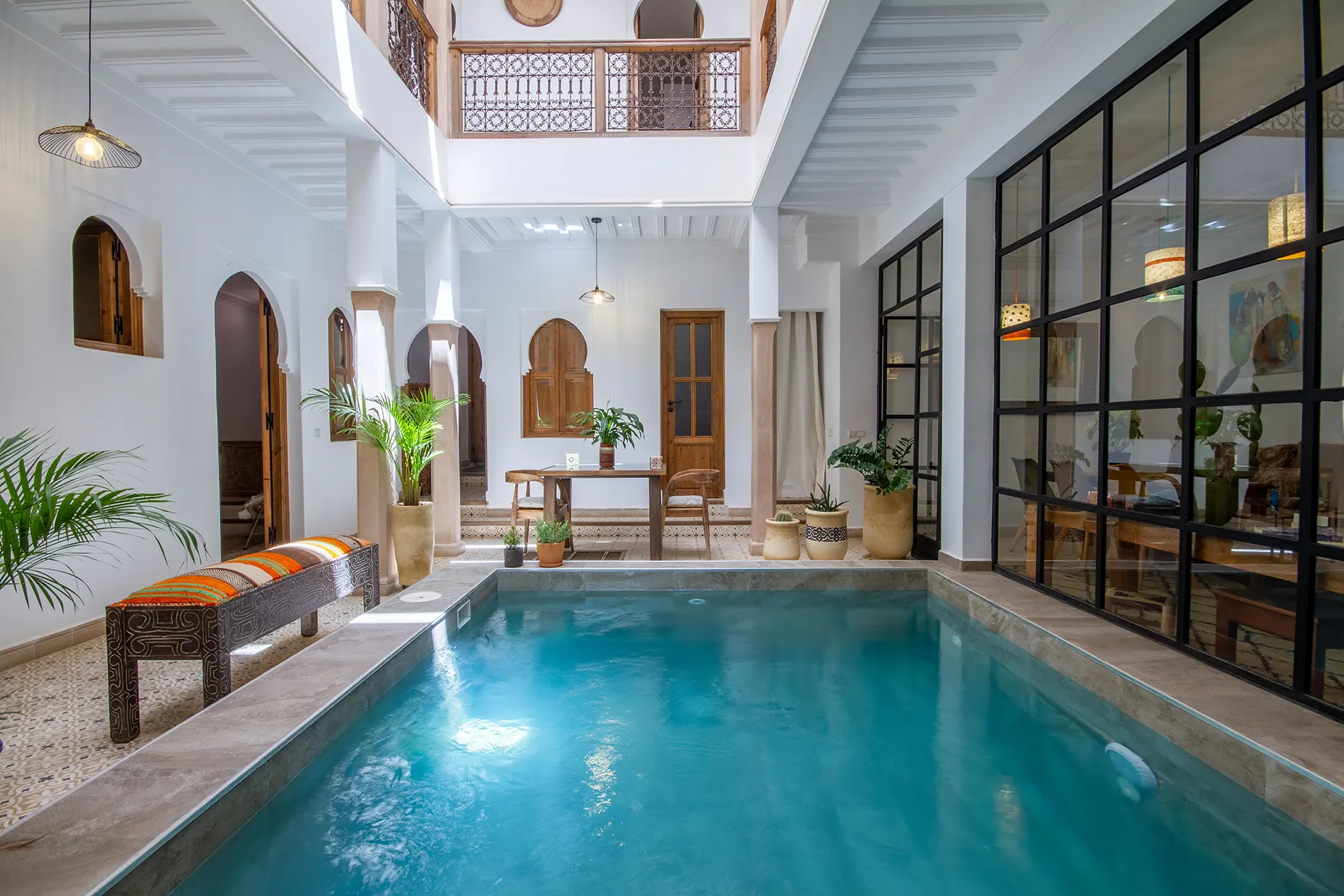 patio-piscine-riad-chambre-hotes-marrakech